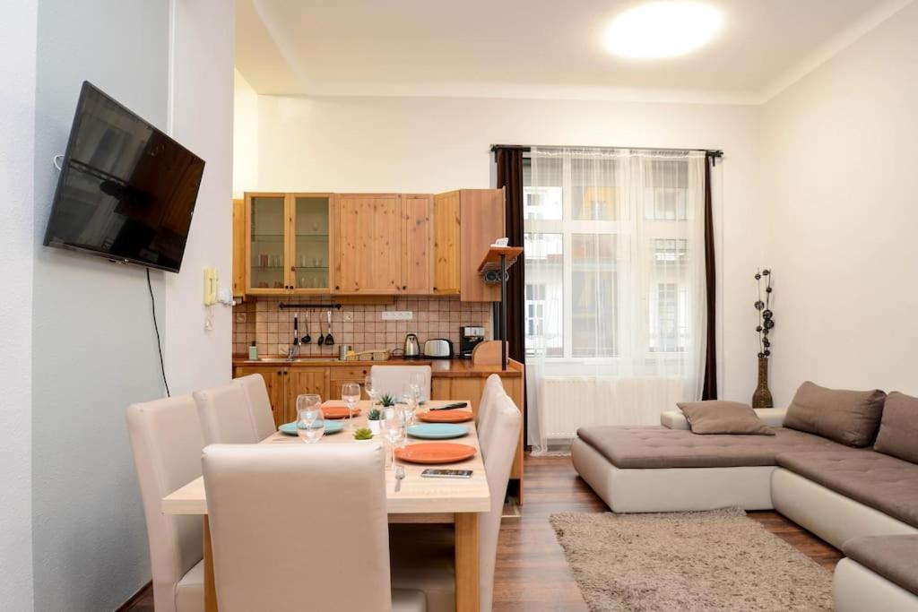 Famous Kiraly Street At Large 3Br 10Ppl @ Central 布达佩斯 外观 照片