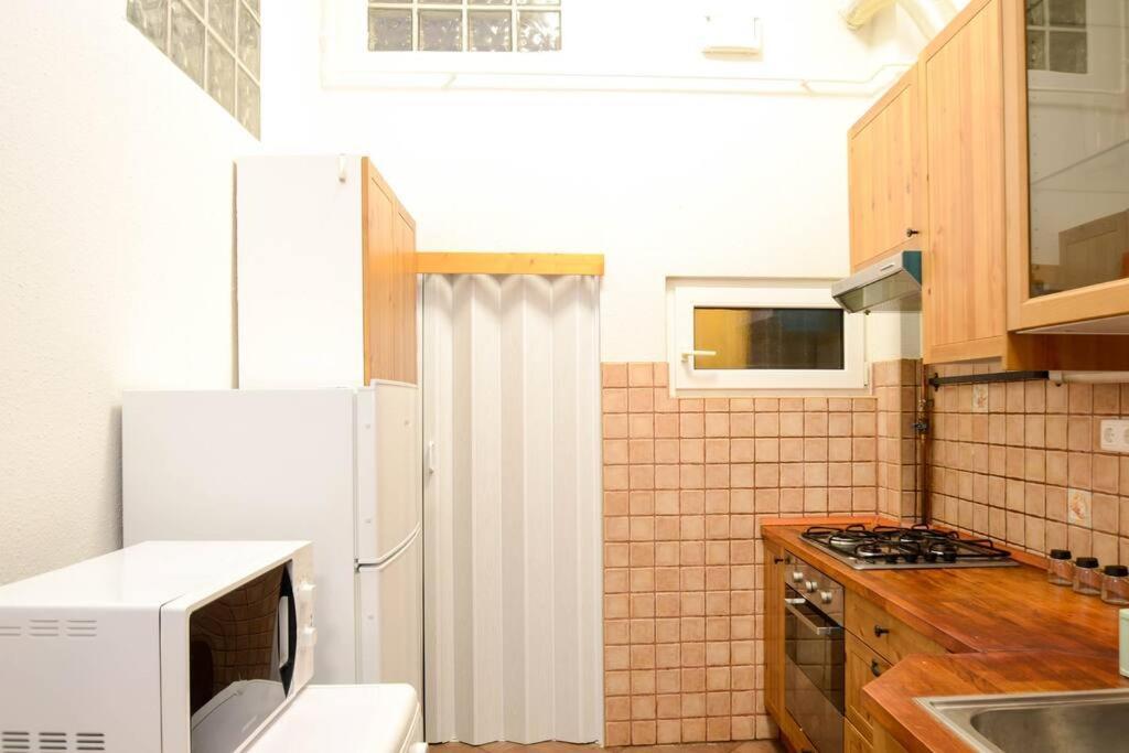 Famous Kiraly Street At Large 3Br 10Ppl @ Central 布达佩斯 外观 照片